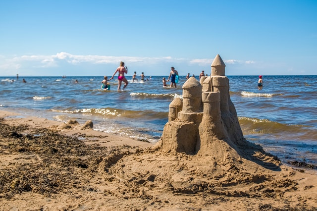 How to Build a Sandcastle in 4 Easy Steps